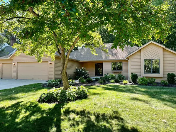 Neenah, WI 54956,2429 WOODLAND TER