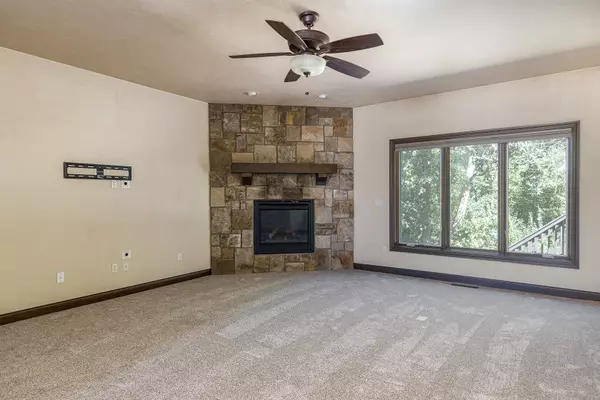 Neenah, WI 54956,1253 AVA CT