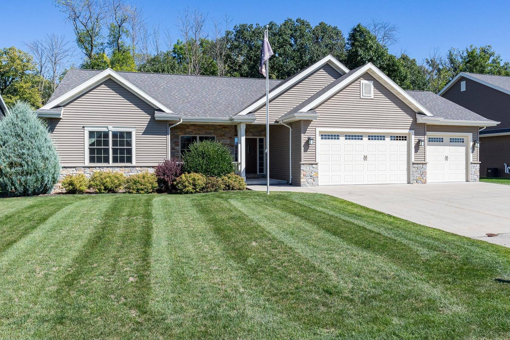 1253 AVA CT, Neenah, WI 54956