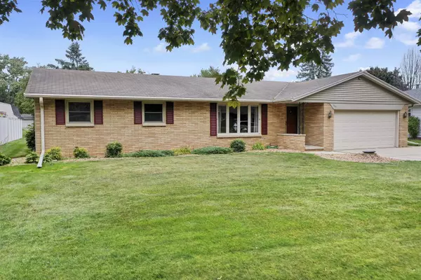 1192 ALICE DR, Ashwaubenon, WI 54304