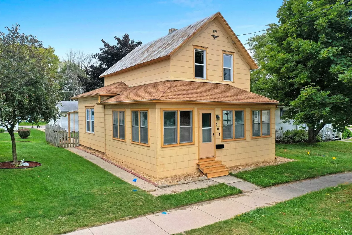 Kaukauna, WI 54130-2861,707 E 10TH ST
