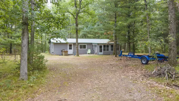 W4737 SOUTH PEARL LAKE RD, Redgranite, WI 54970