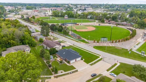 Kaukauna, WI 54130,5 EAGLES CT