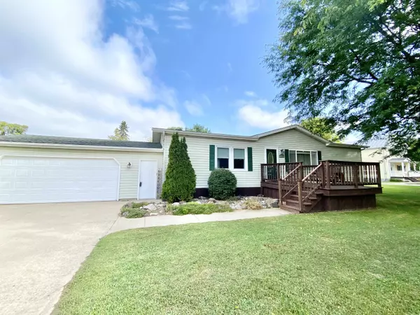 215 BRIDGE ST, Oconto, WI 54153