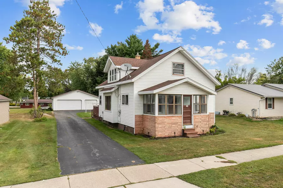 143 E CEDAR ST, Pulaski, WI 54162-9232