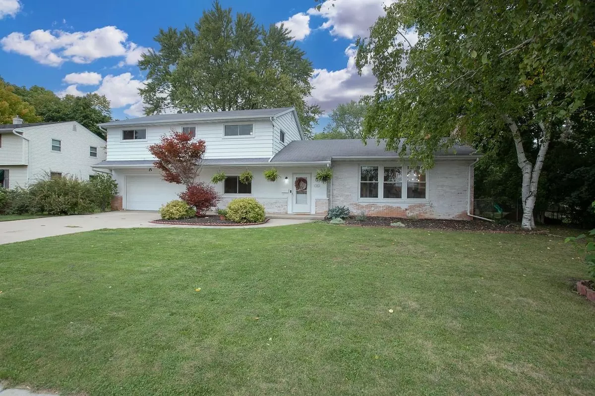Neenah, WI 54956-4622,348 HAWTHORNE ST