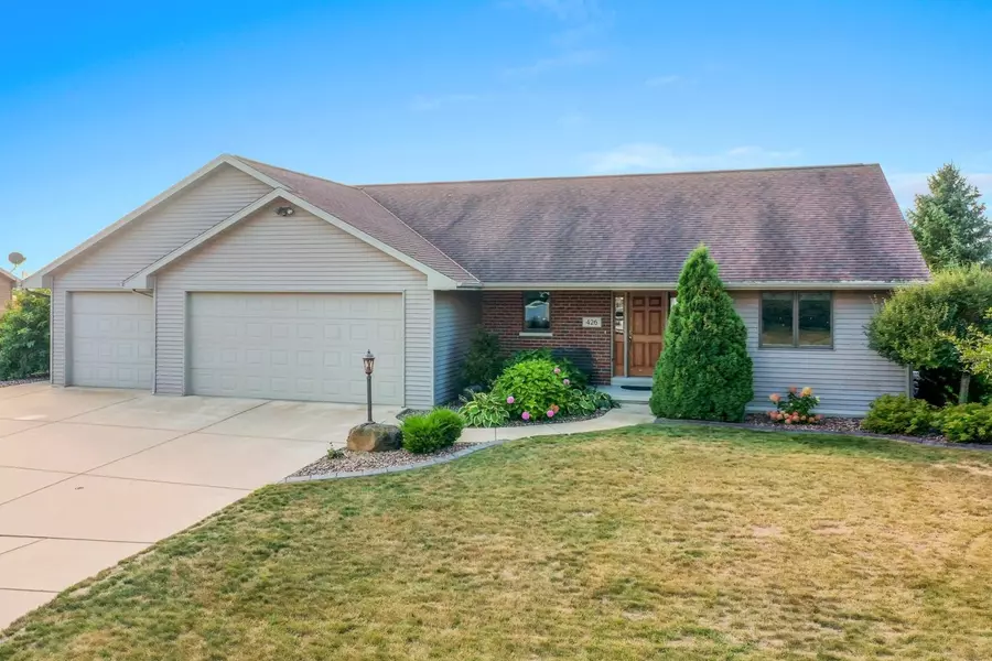 426 FALCON DR, Pulaski, WI 54162-8591