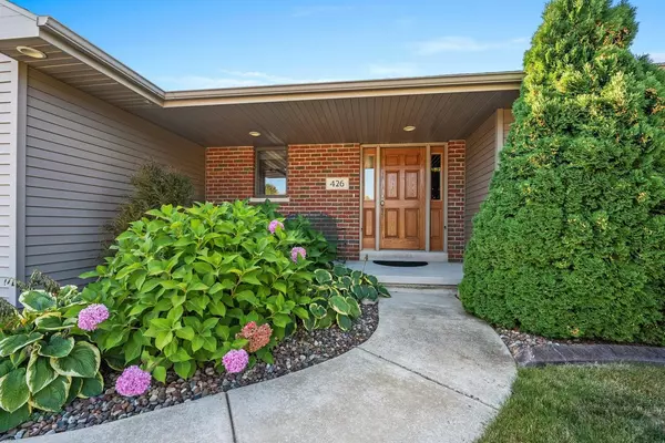 Pulaski, WI 54162-8591,426 FALCON DR
