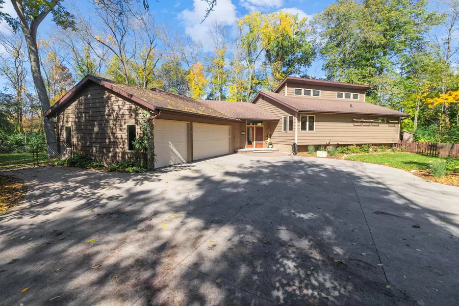 1224 E CALUMET ST, Appleton, WI 54915-2402
