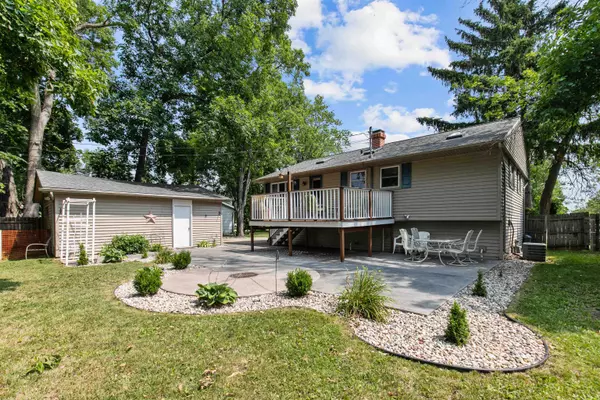 Neenah, WI 54956,1523 DEERWOOD DR