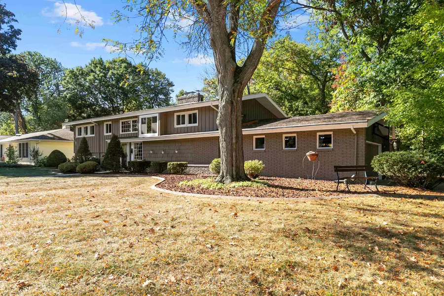 7 SOUTH MEADOWS DR, Appleton, WI 54915