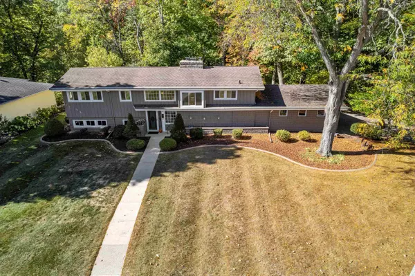 Appleton, WI 54915,7 SOUTH MEADOWS DR