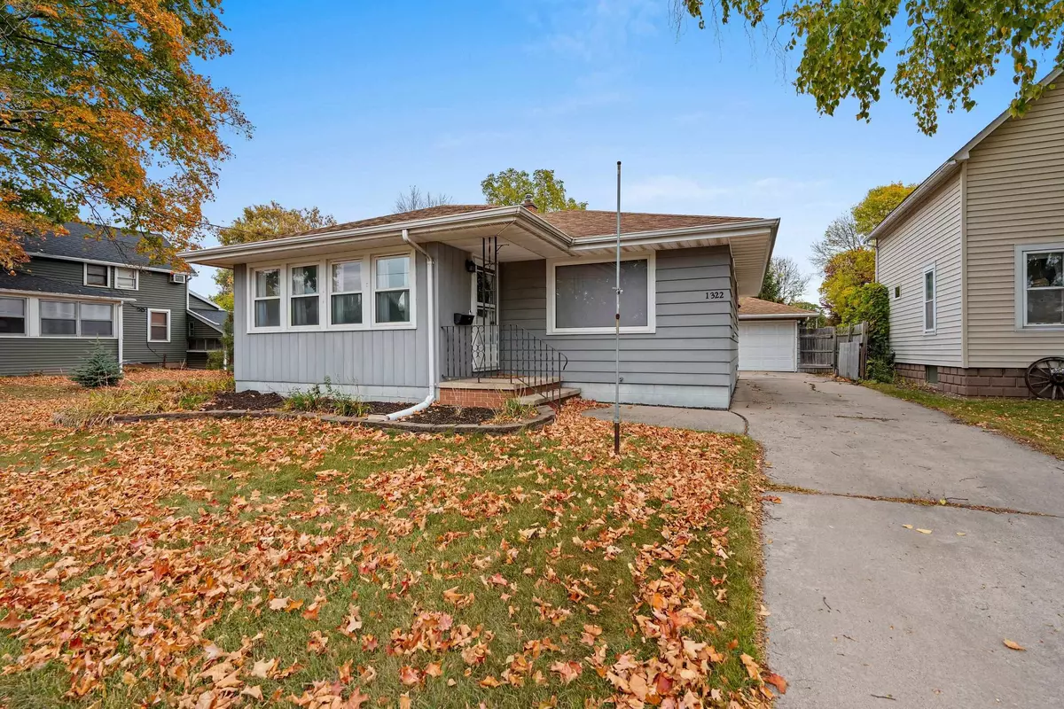 Appleton, WI 54915,1322 E CANDEE ST
