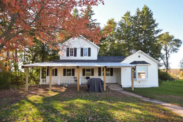 W6404 BADGER CT, Wild Rose, WI 54984-5924