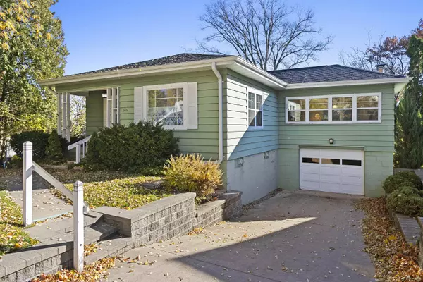 2415 OAKWOOD AVE, Green Bay, WI 54301