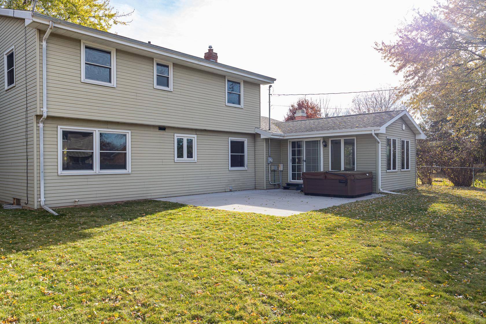 Appleton, WI 54915,1017 N BAY RIDGE RD