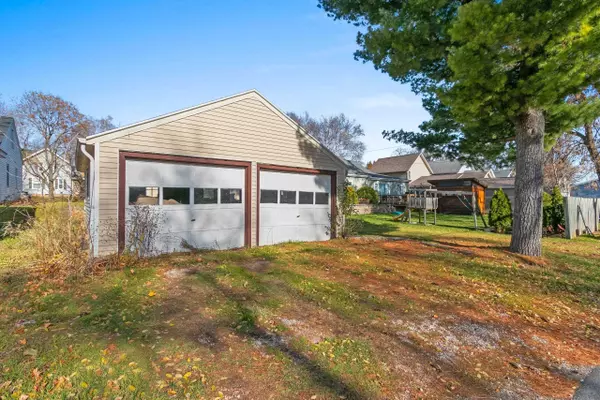 Kaukauna, WI 54130-2739,317 W 11TH ST