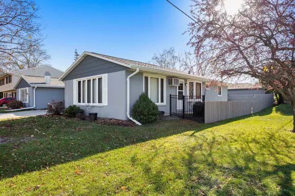 Appleton, WI 54915,3115 E EDGEMERE DR