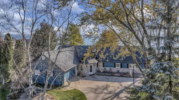 1620 S PARK AVE, Neenah, WI 54956