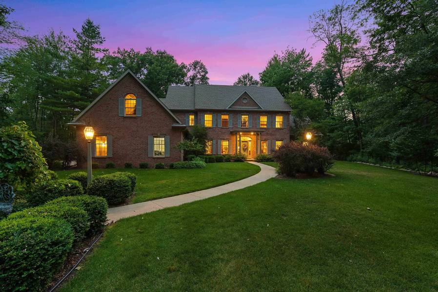 2537 WYNDRUSH DR, Suamico, WI 54173