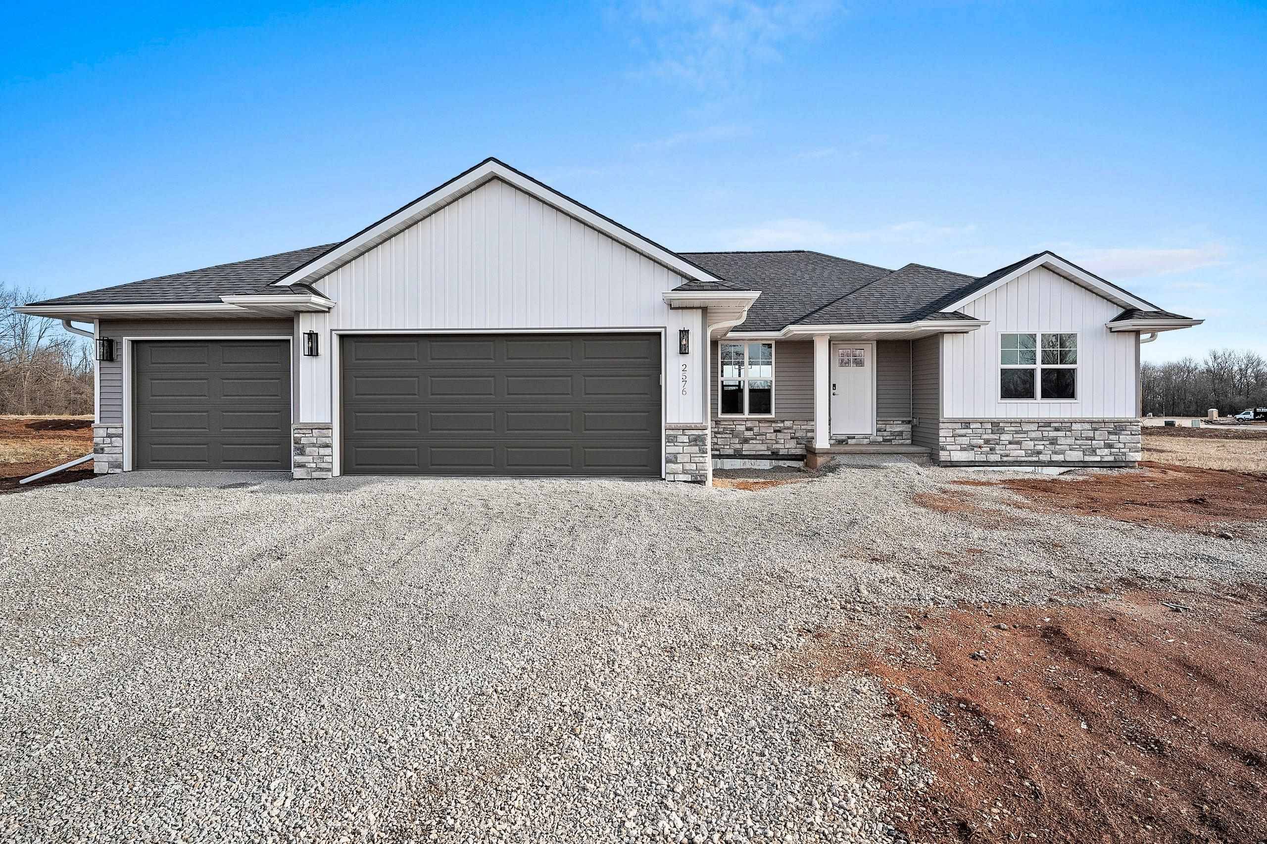 2576 S STELLITA CIR, De Pere, WI 54115