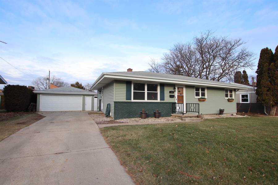 172 W 25TH AVE, Oshkosh, WI 54902-7214