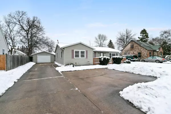 137 HAZEL ST, Neenah, WI 54956