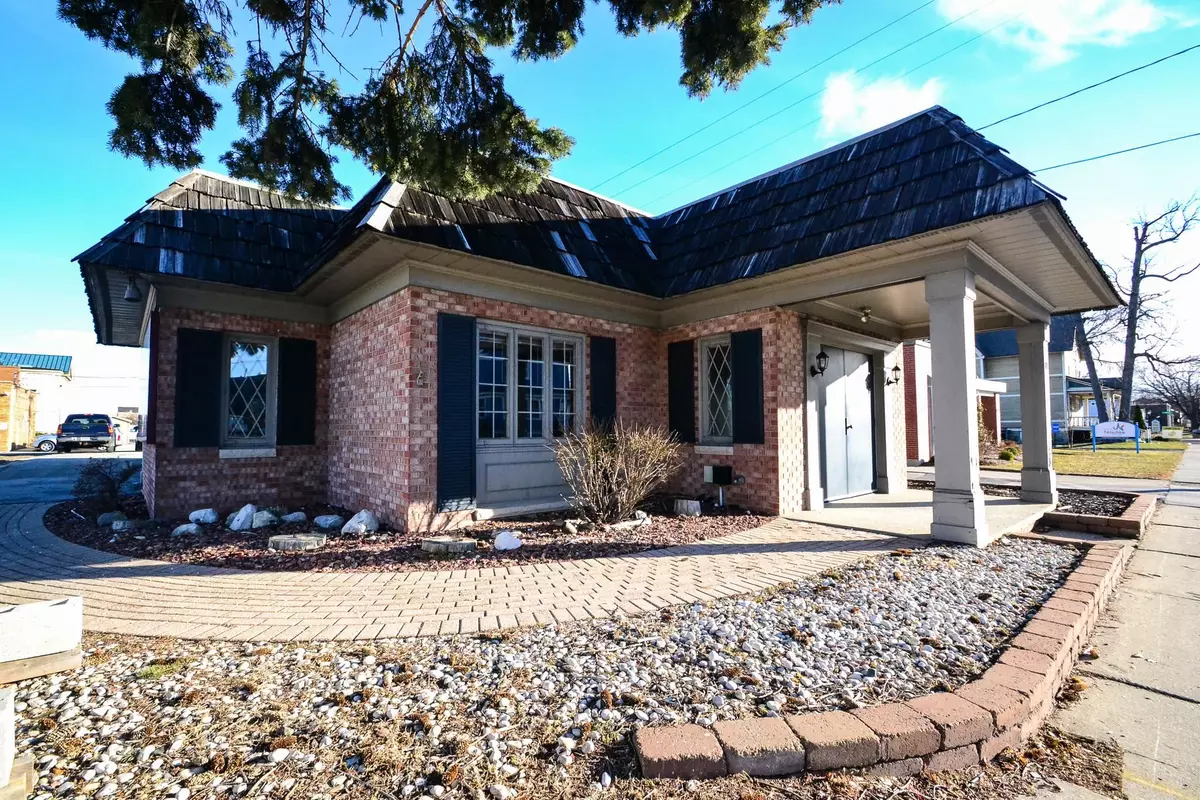Green Bay, WI 54301,619 E WALNUT ST