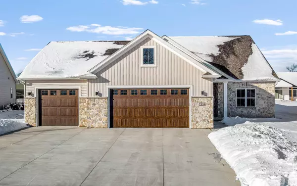 1934 BIG BEND DR, Neenah, WI 54956