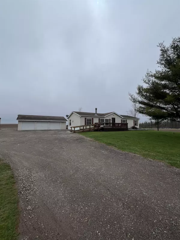 10561 WOODKE RD, Gillett, WI 54124