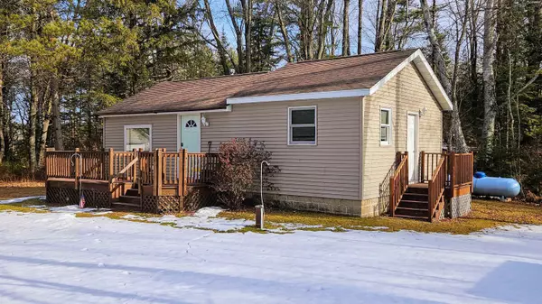 15226 OLD 32 RD, Mountain, WI 54149