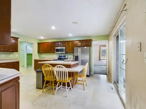 Hortonville, WI 54944,212 BROOKWOOD DR