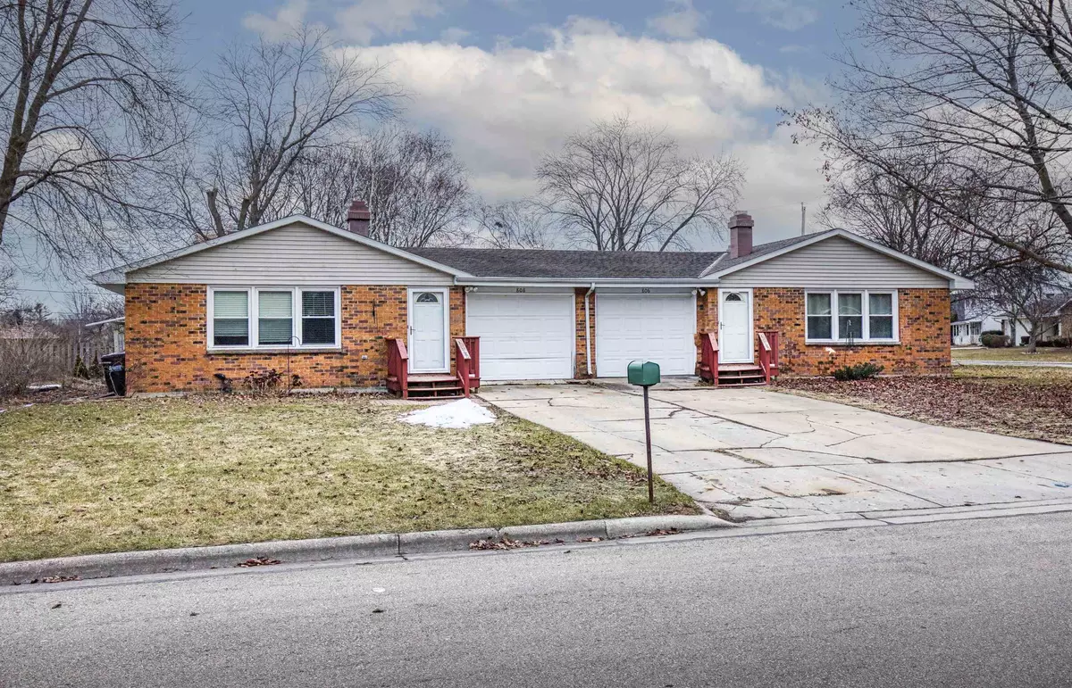 Green Bay, WI 54301-1124,806 E BRIAR LN