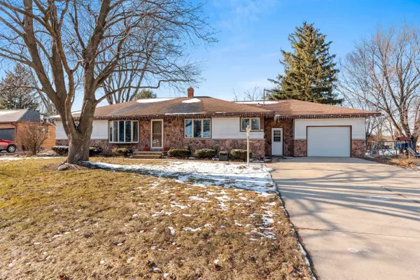 525 FAIRWAY DR, Brillion, WI 54110