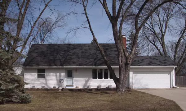 437 MEMORY CT, Green Bay, WI 54301-2275