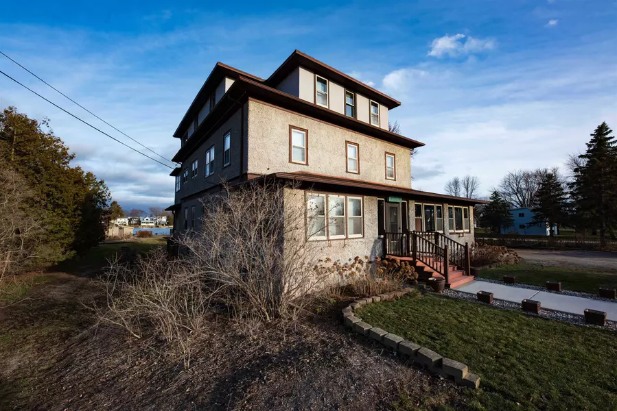 301 S 1ST ST, Winneconne, WI 54986