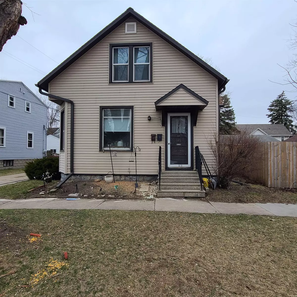 Green Bay, WI 54301-4721,121 N CLAY ST
