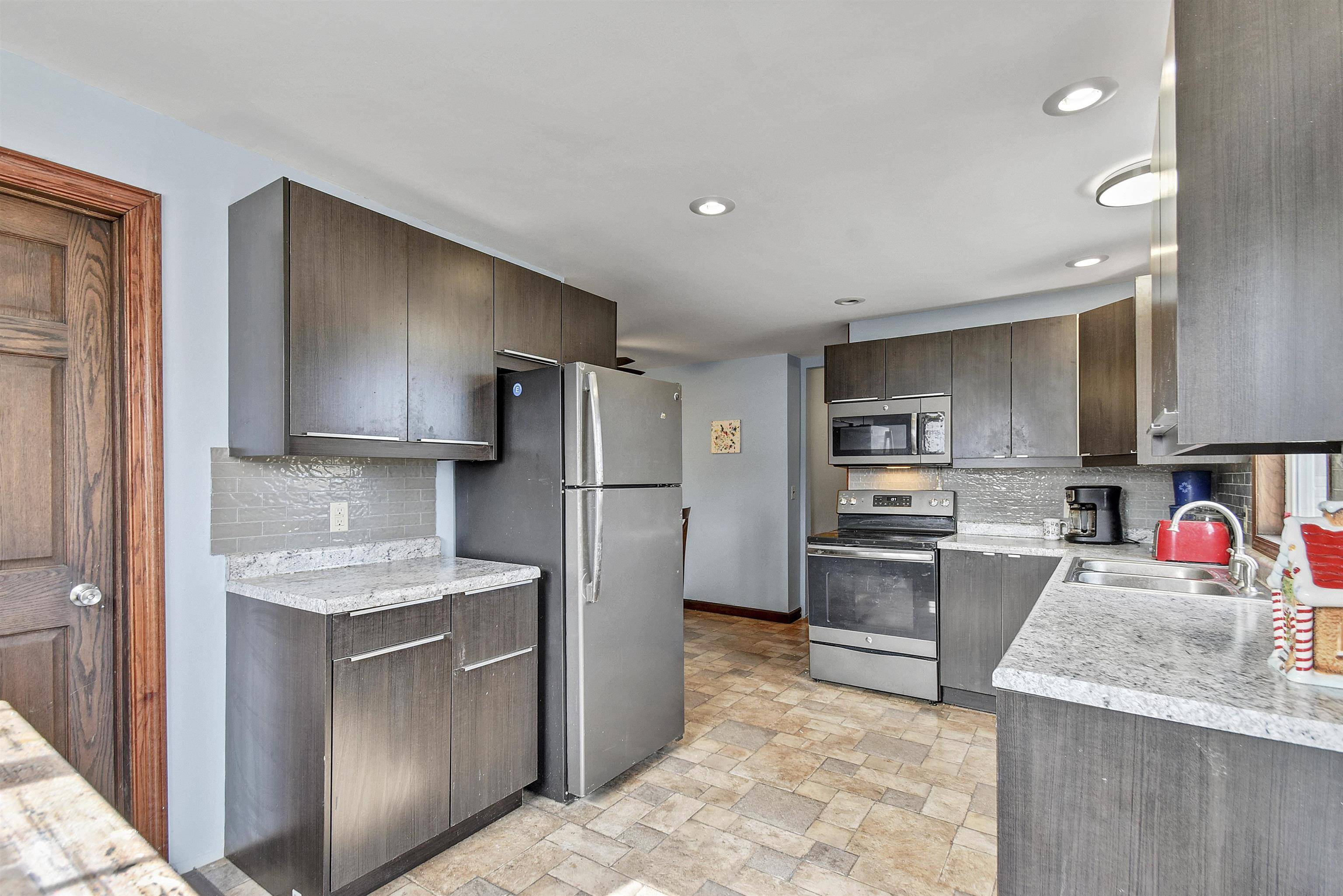 Little Suamico, WI 54141,1220 COUNTY ROAD J