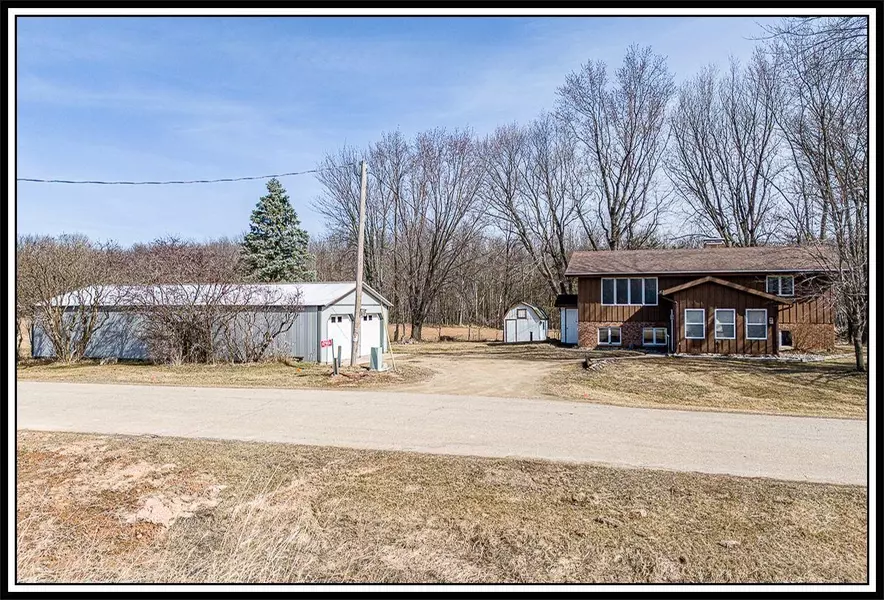 N7906 HICKORY RD, Bear Creek, WI 54922-9717