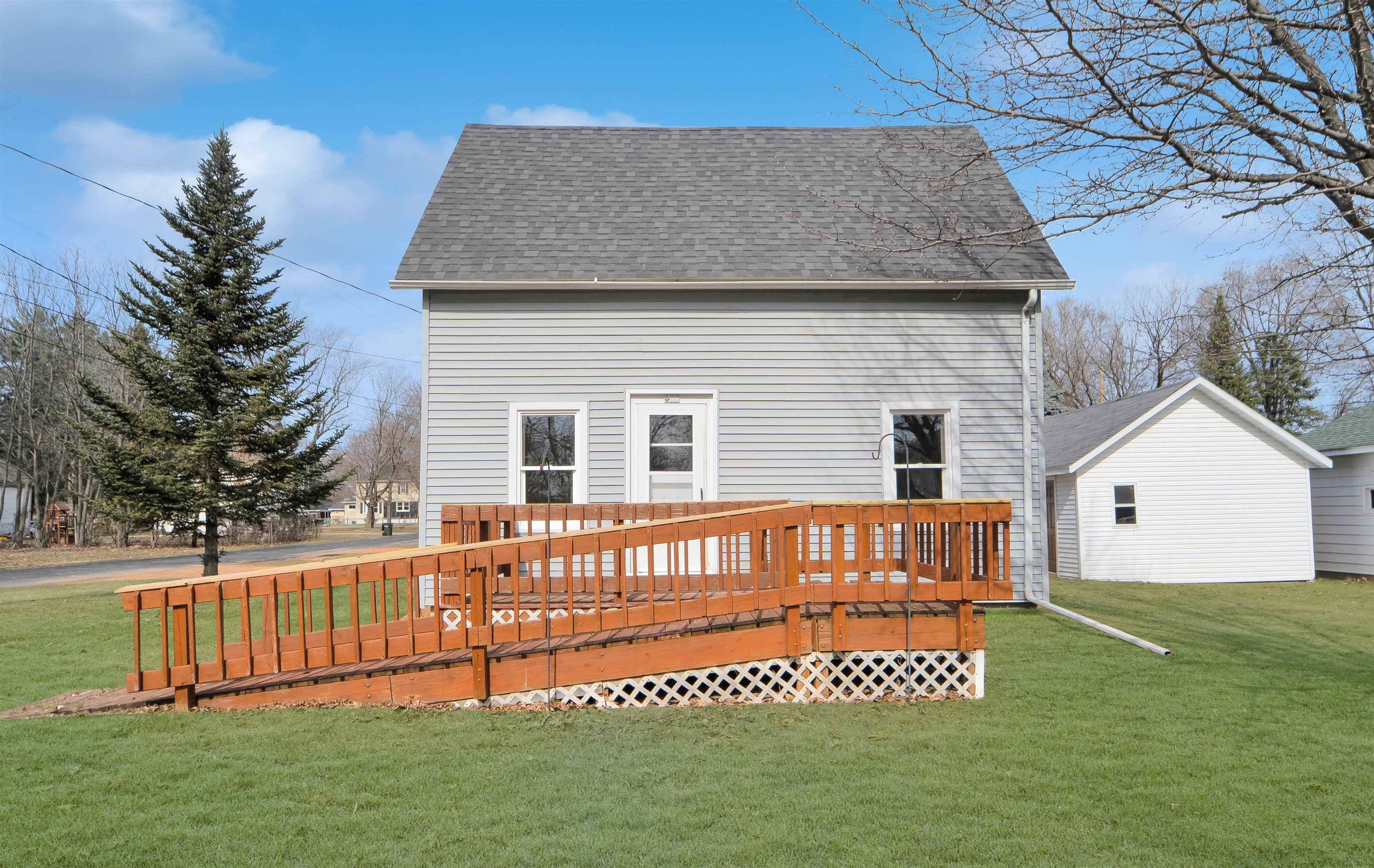 605 CLEVELAND AVE, Wild Rose, WI 54984