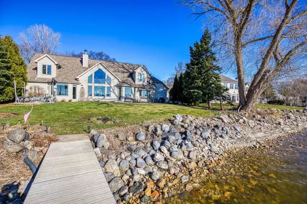 Neenah, WI 54956,510 PLUMMERS HARBOR RD