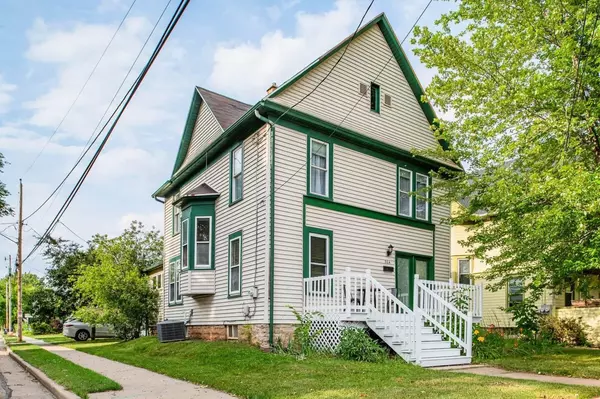 304 E FOREST AVE, Neenah, WI 54956
