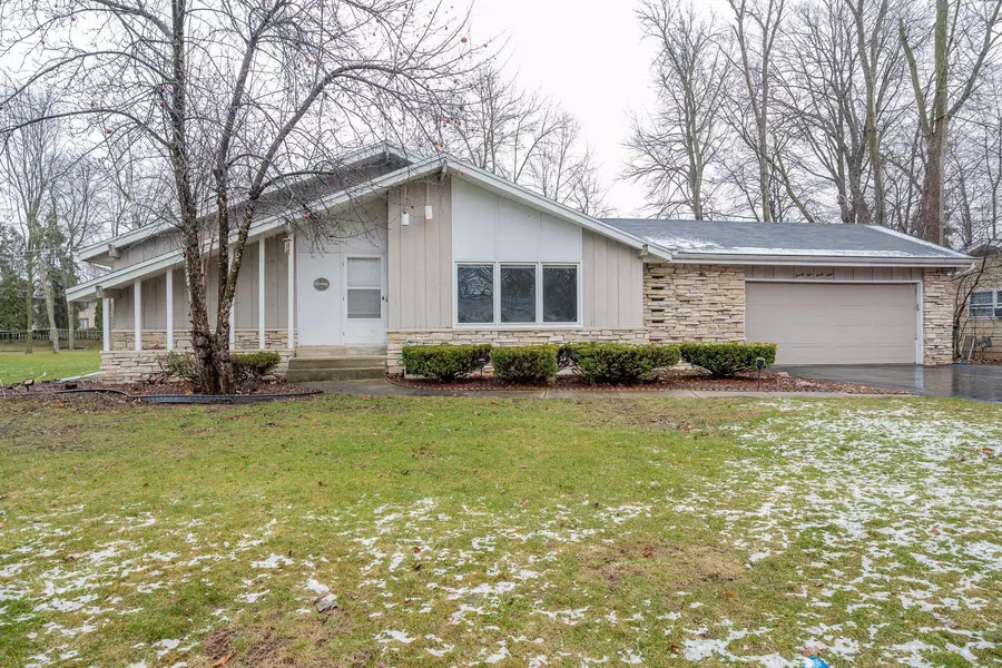 2544 SOUTHWOOD DR, Appleton, WI 54915