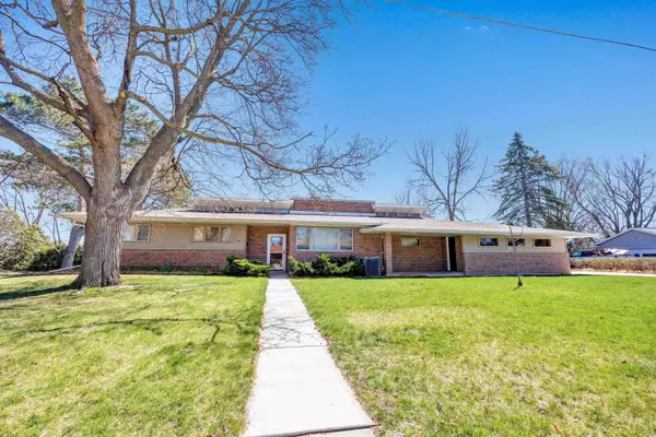 3121 WAUBENOOR DR, Green Bay, WI 54301