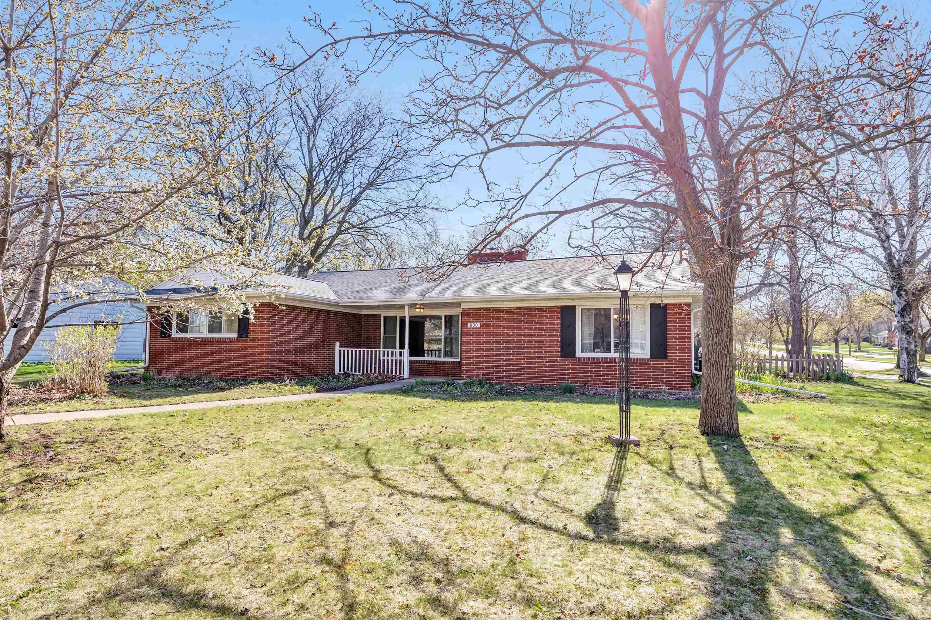 800 E ST FRANCIS RD, De Pere, WI 54115