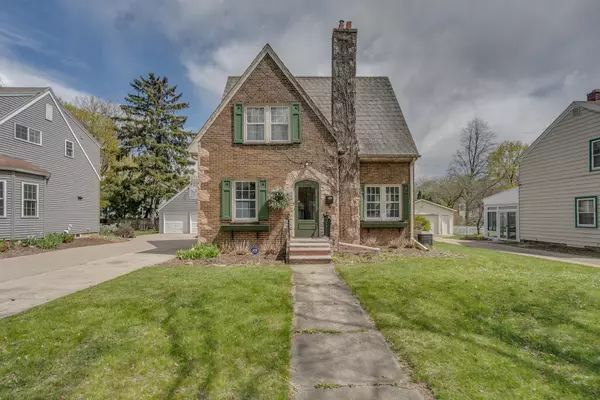 321 12TH ST, Neenah, WI 54956