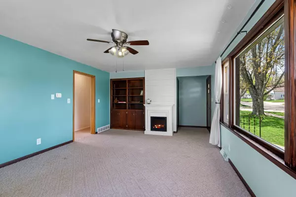 Kaukauna, WI 54130,517 W 8TH ST