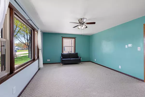 Kaukauna, WI 54130,517 W 8TH ST