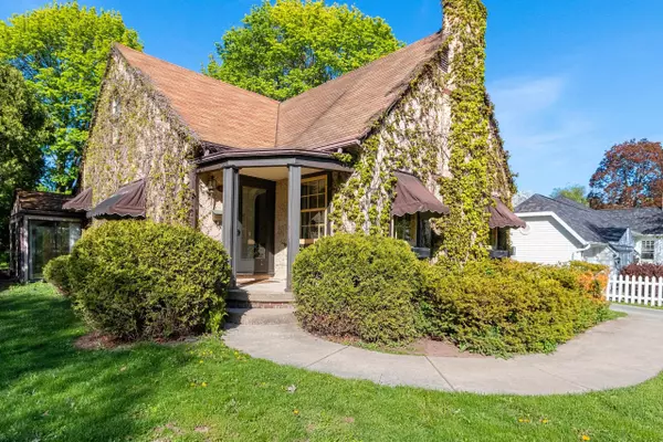 Green Bay, WI 54301,819 ALLOUEZ TER