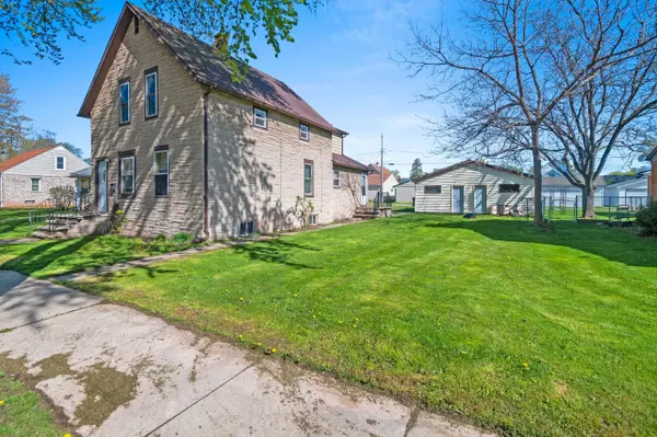 514 W 8TH ST, Kaukauna, WI 54130-2604